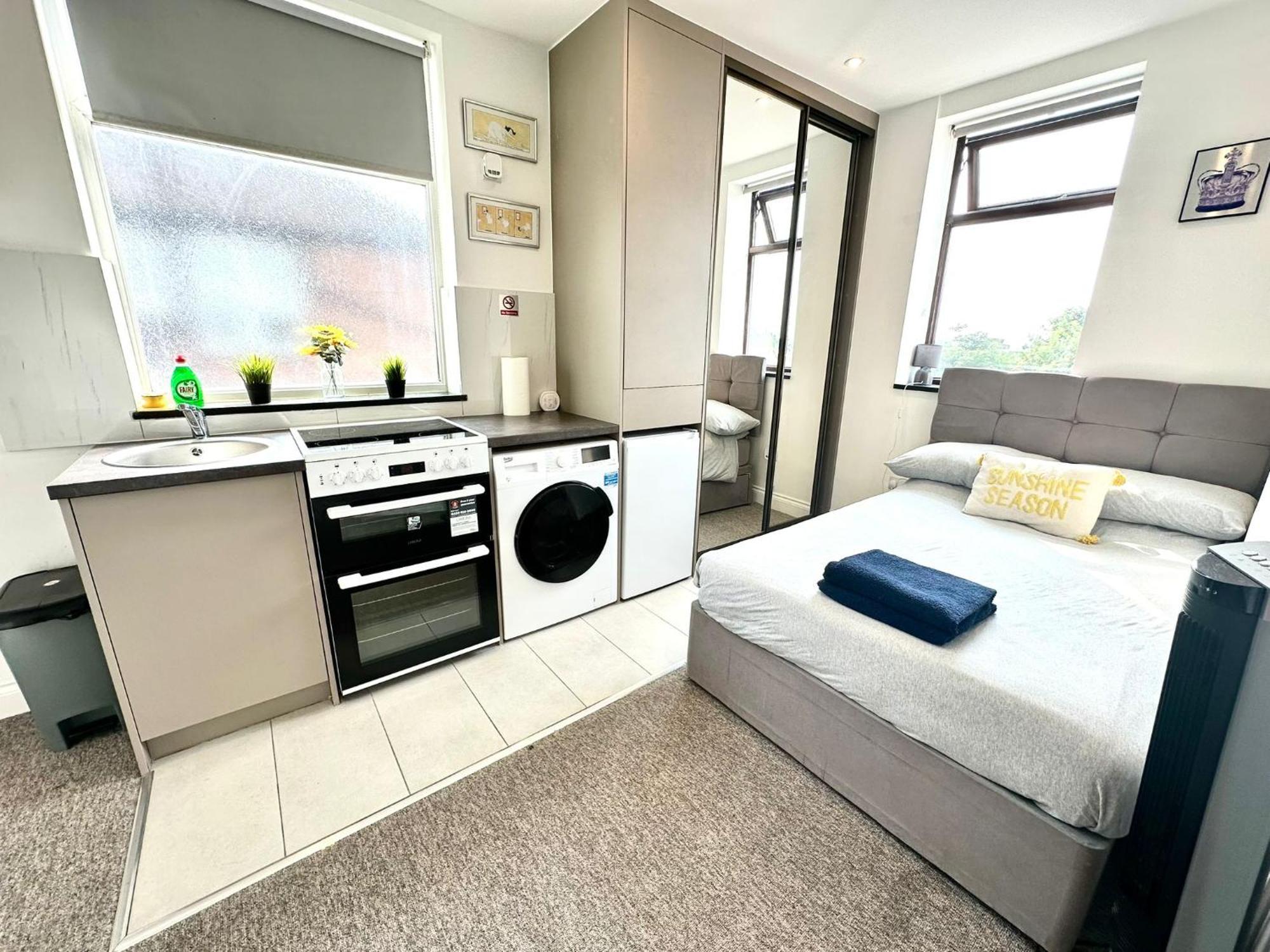 Unique Modern, Private Apartment,15 Mins To Central London Hendon Εξωτερικό φωτογραφία
