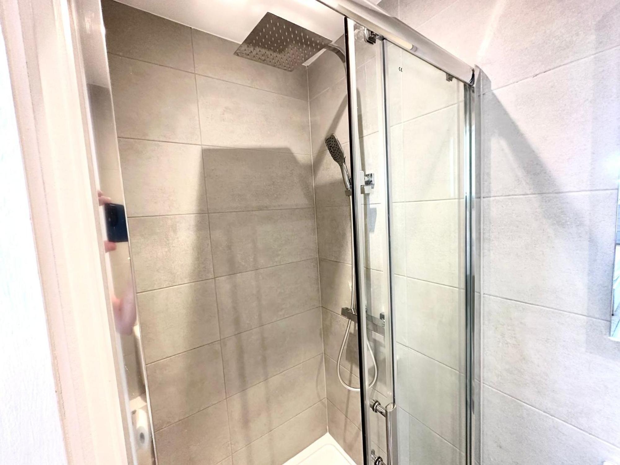 Unique Modern, Private Apartment,15 Mins To Central London Hendon Εξωτερικό φωτογραφία